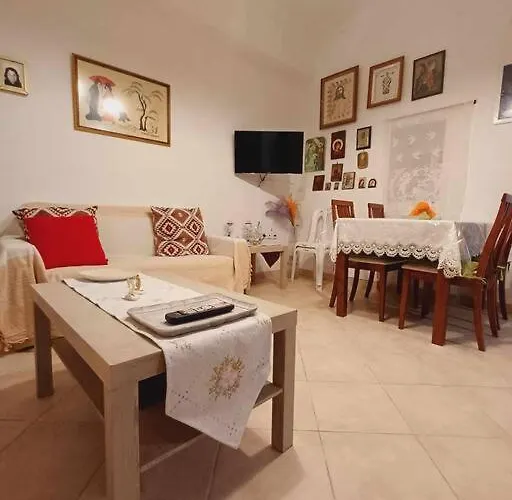 Irinis House Semesterbostad *